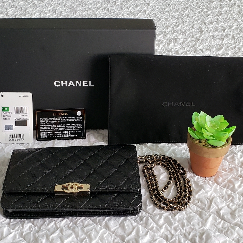 💟SOLD💟 Authentic CHANEL - Golden Clasp Double CC